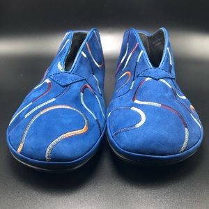 Blue Camper Twins Right Nina